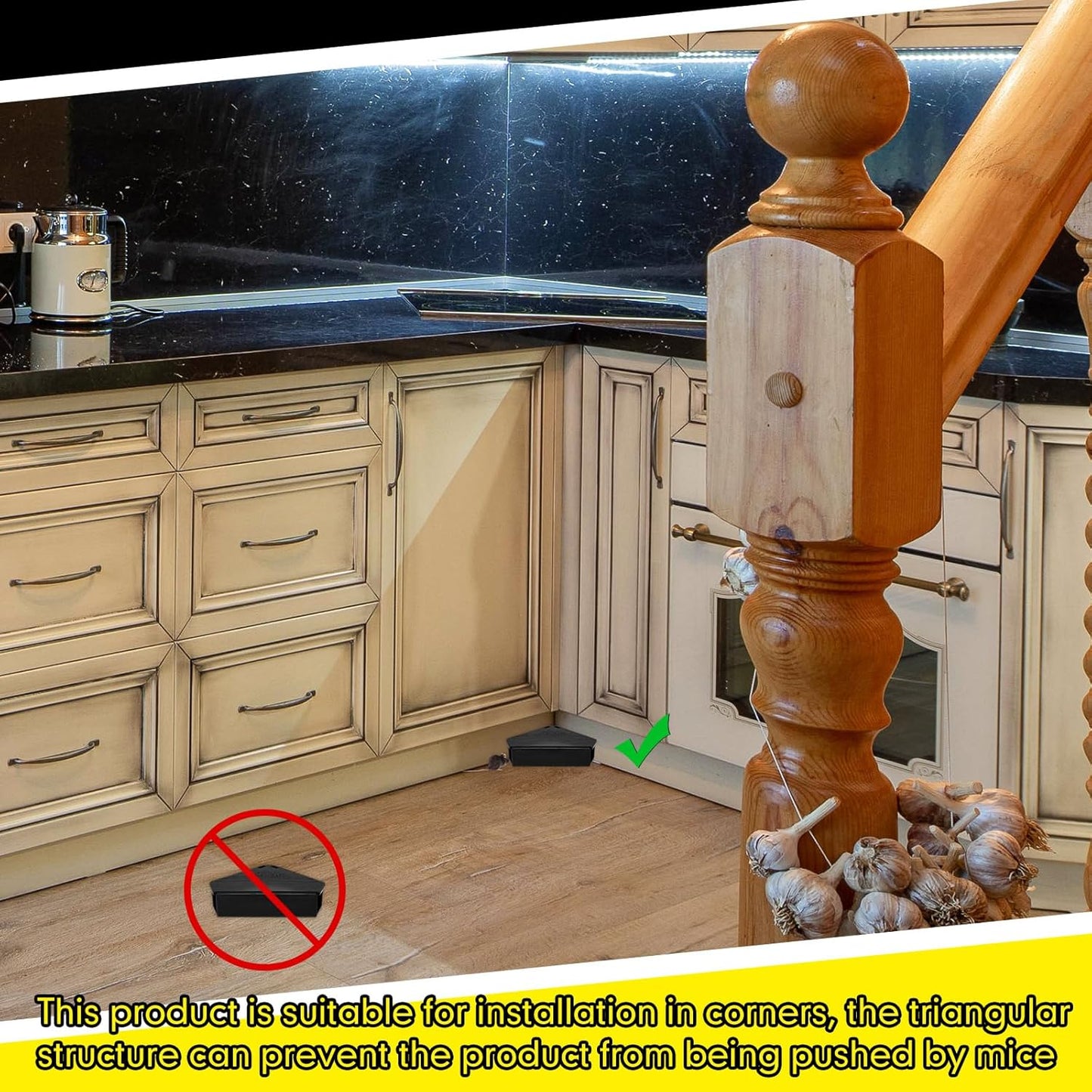 Qualirey 24 Pcs Mice Station with Key Triangle Bait Station Reusable Rodent Trap Bait Box, Keeps Children and Pets Safe Indoor & Outdoor, Bait Not Included, Suitable for Small Mice (Black)