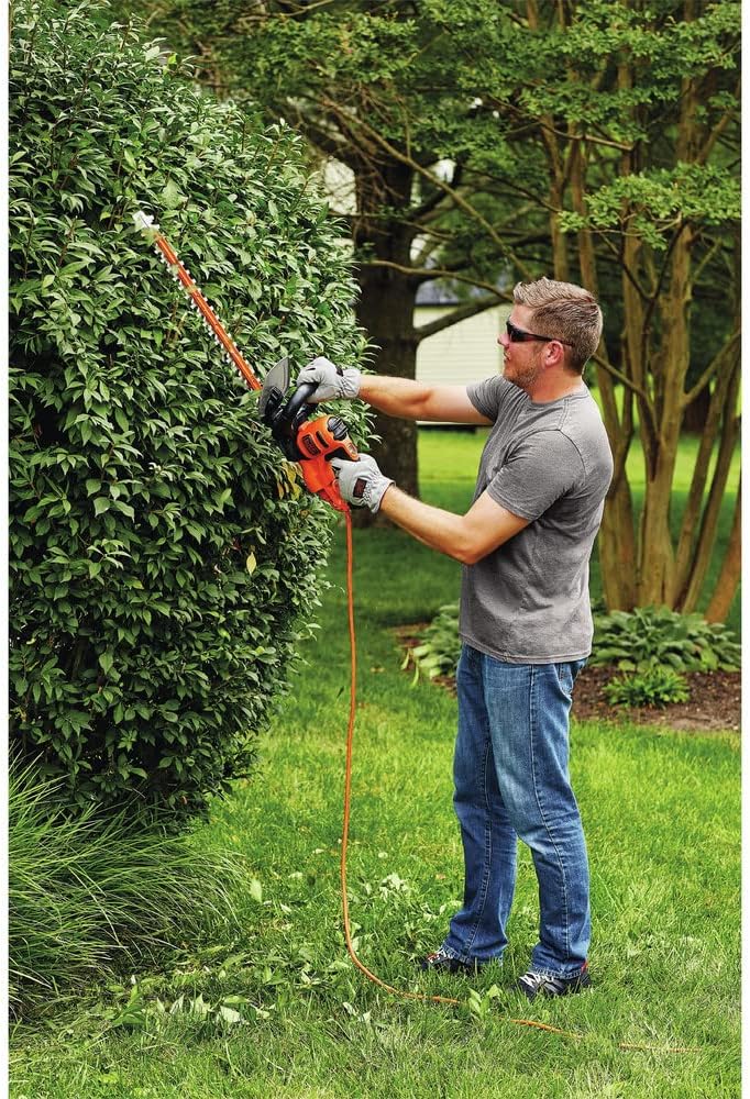 BLACK+DECKER Hedge Trimmer with Saw, 20-Inch, Corded (BEHTS300)