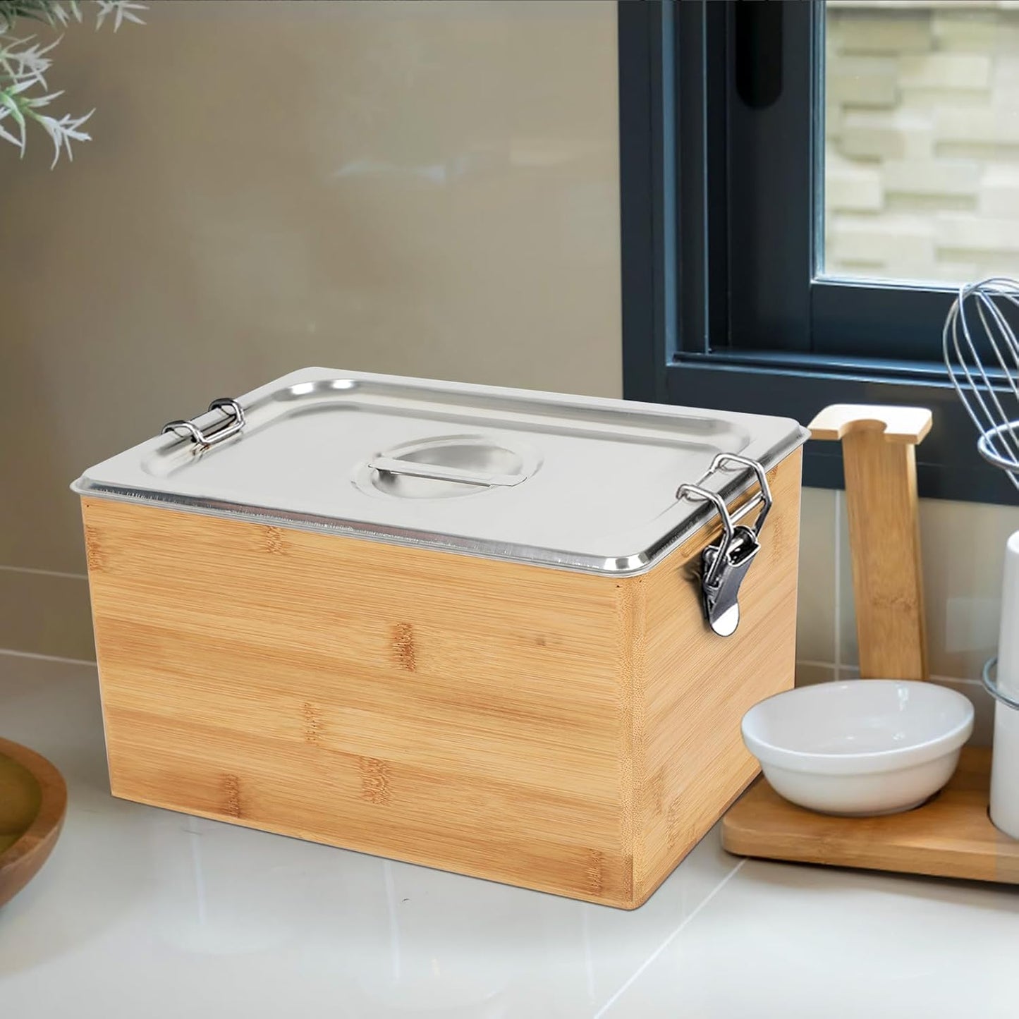 AQQHSAIN Compost Bin with Lid 1.2 Gal Countertop Compost Kitchen Scrap Indoor Large Compost Bucket Kitchen Odorless Smell Proof Composter with Stainless Steel Insert (Brown, 4.5L)