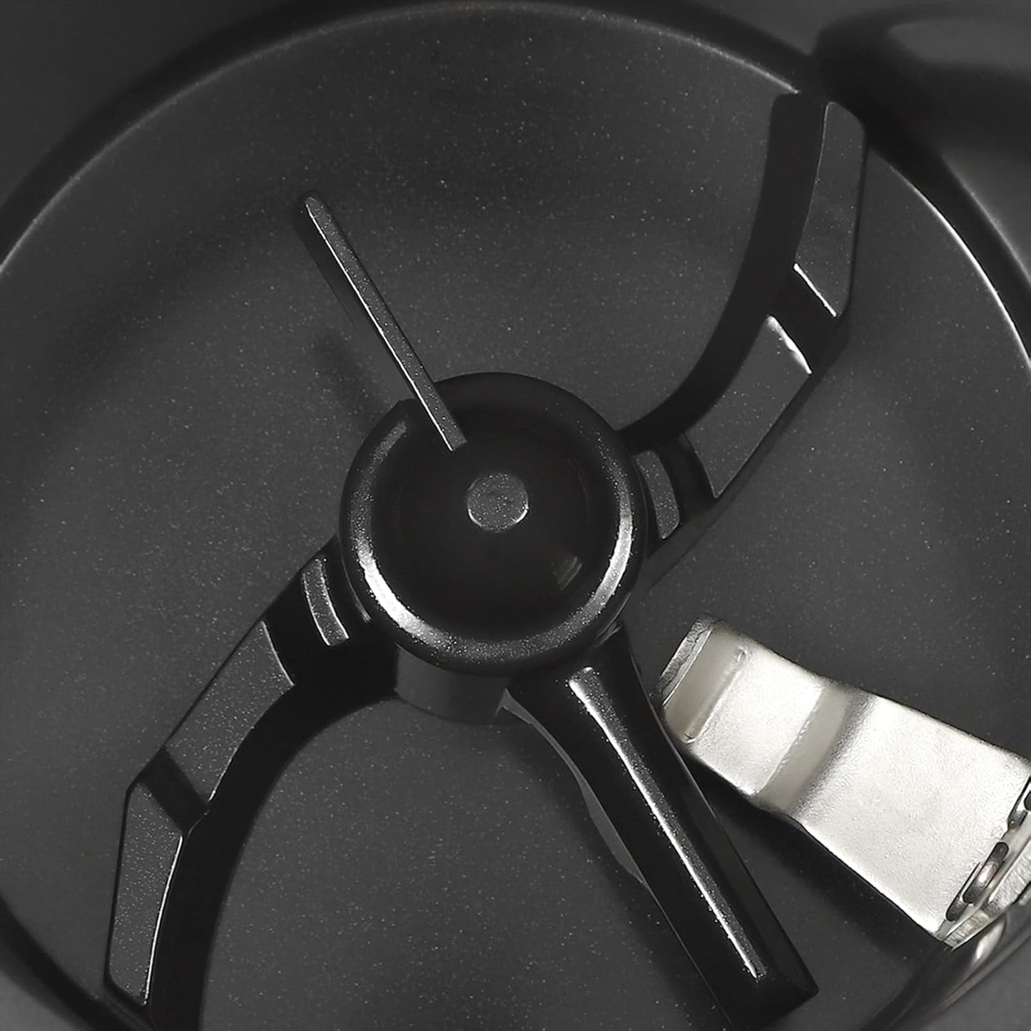 Electric Food Composter 2.5L / 0.66 Gal Indoor/Outdoor Odorless Quiet Smart Compost Bin Kitchen Countertop Composting Machine Quick/Standard/Ferment Working Modes(Black)