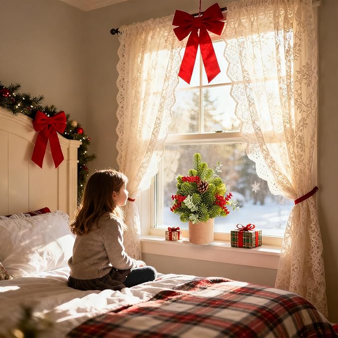 Small Christmas Tree, Artificial Mini Tabletop Christmas Tree with Pine Cones and Green Plants, Suitable for Christmas Decorations Indoor Tables in Households