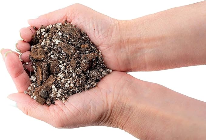 Gardenera Brown Mulch - Retain Moisture and Suppress Weeds for a Thriving Landscape - 10 QUARTS