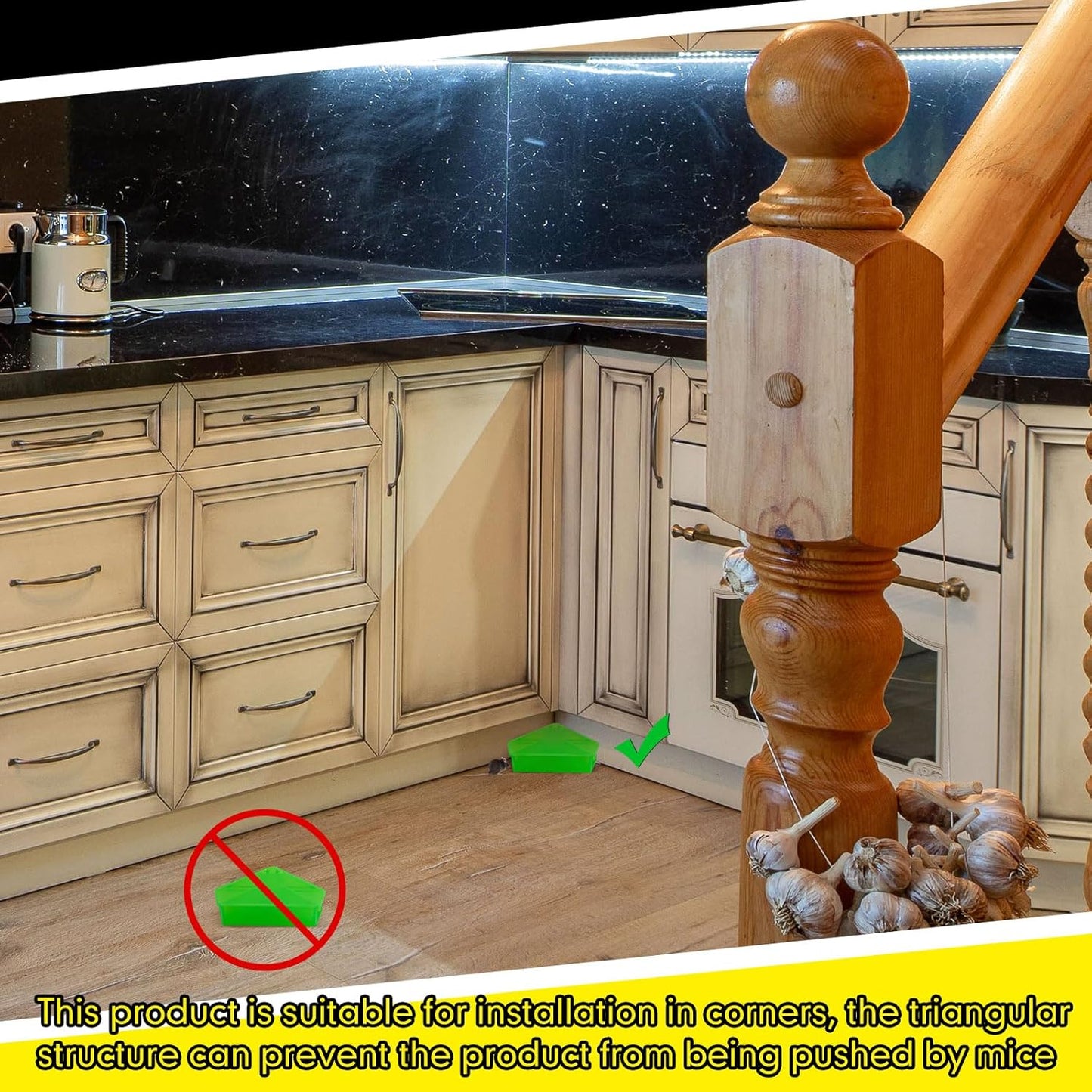 Qualirey 24 Pcs Mice Station with Key Triangle Bait Station Reusable Rodent Trap Bait Box, Keeps Children and Pets Safe Indoor & Outdoor, Bait Not Included, Suitable for Small Mice (Translucent Green)